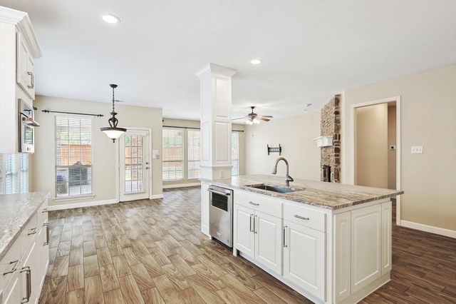 1231 Golf Club Drive, Lantana, TX 76226