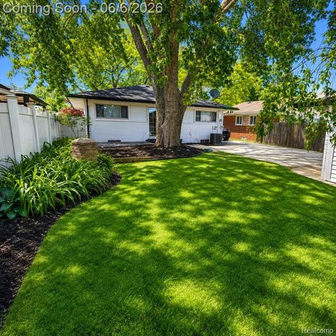21633 Winshall Street, Saint Clair Shores, MI 48081