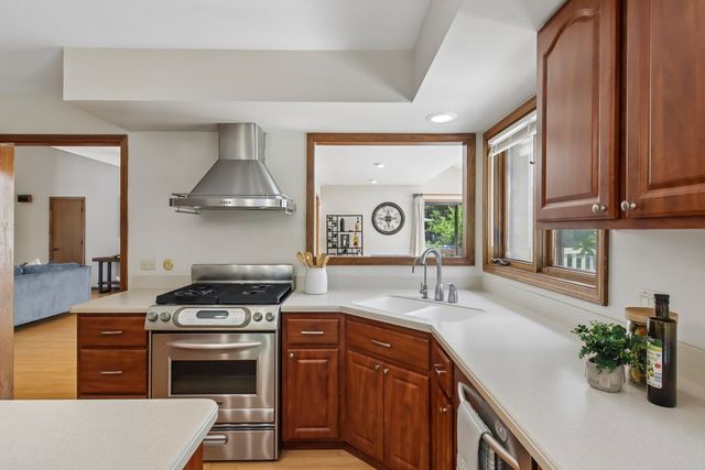 6225 Meyer Road, Woodridge, IL 60517