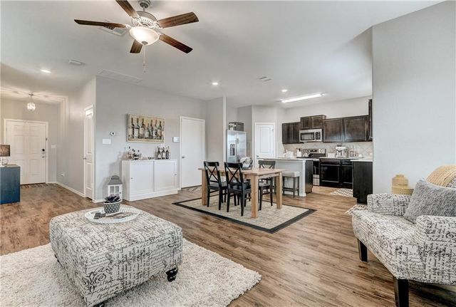 613 Circle WAY, Jarrell, TX 76537