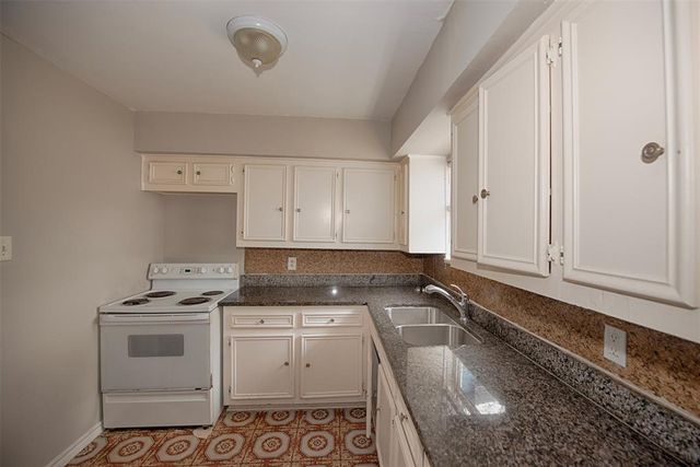 1211 1st Avenue N, Texas City, TX 77590