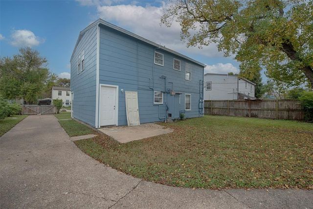 1211 1st Avenue N, Texas City, TX 77590