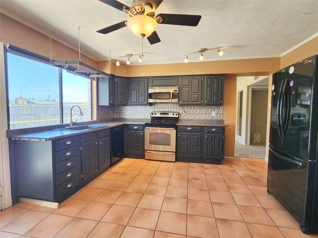 5244 Pruitt Drive, The Colony, TX 75056