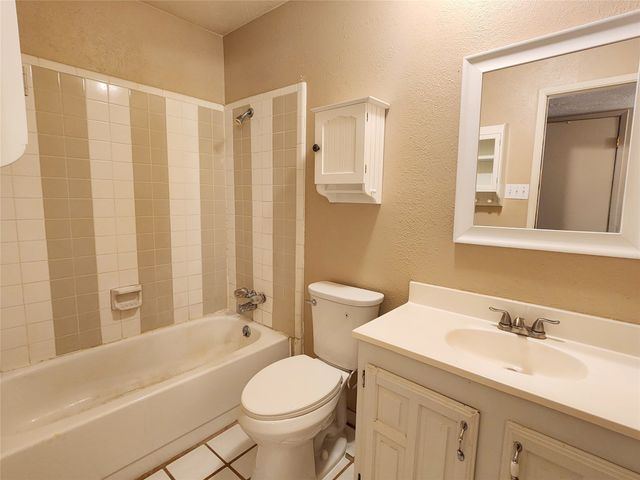 5244 Pruitt Drive, The Colony, TX 75056