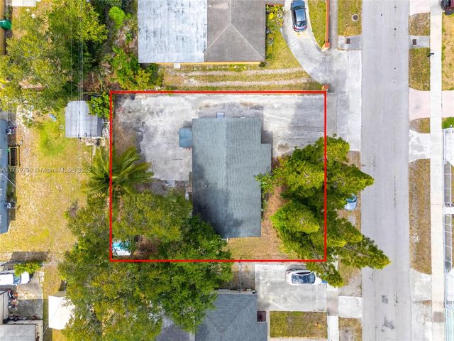 2810 NW 171st Ter, Miami Gardens, FL 33056