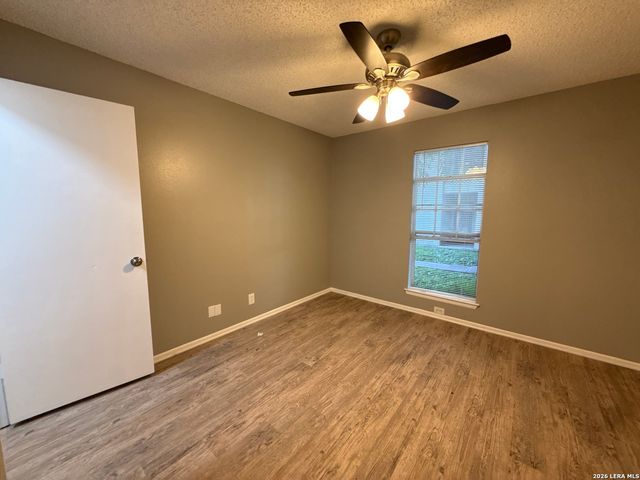 331 W Mistletoe Ave Apt 201, San Antonio, TX 78212