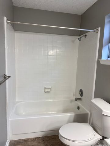 331 W Mistletoe Ave Apt 201, San Antonio, TX 78212
