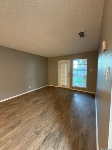 331 W Mistletoe Ave Apt 201, San Antonio, TX 78212