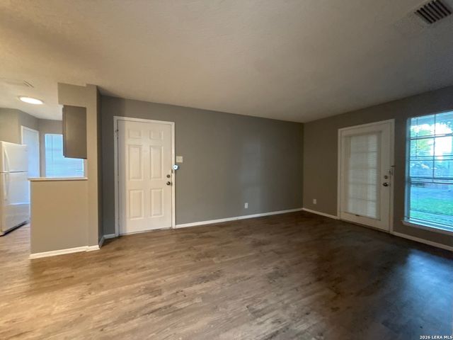 331 W Mistletoe Ave Apt 201, San Antonio, TX 78212