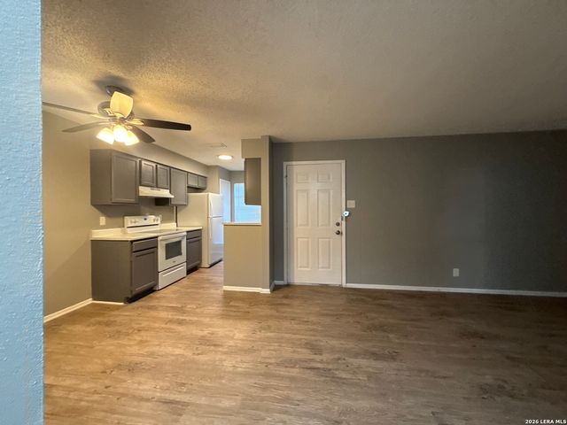 331 W Mistletoe Ave Apt 201, San Antonio, TX 78212