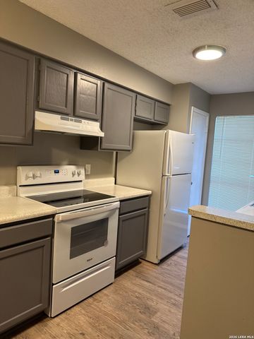 331 W Mistletoe Ave Apt 201, San Antonio, TX 78212