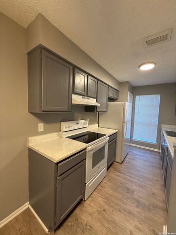 331 W Mistletoe Ave Apt 201, San Antonio, TX 78212