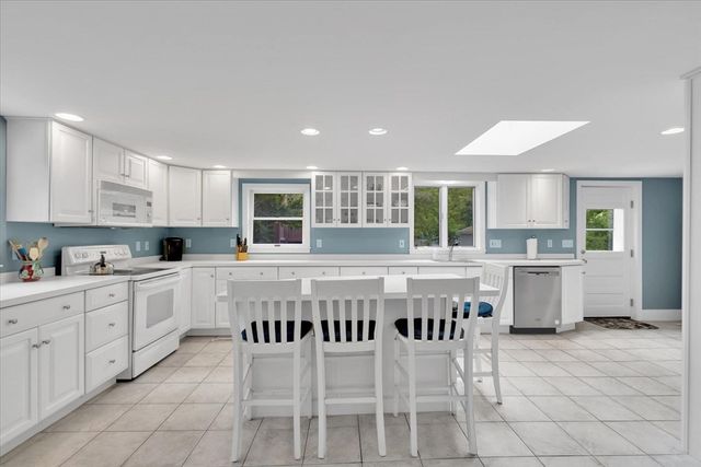 53 Pleasant St, Harwich, MA 02646