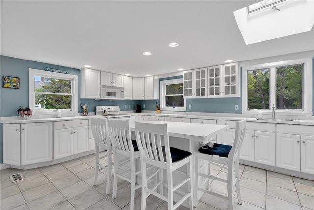 53 Pleasant St, Harwich, MA 02646