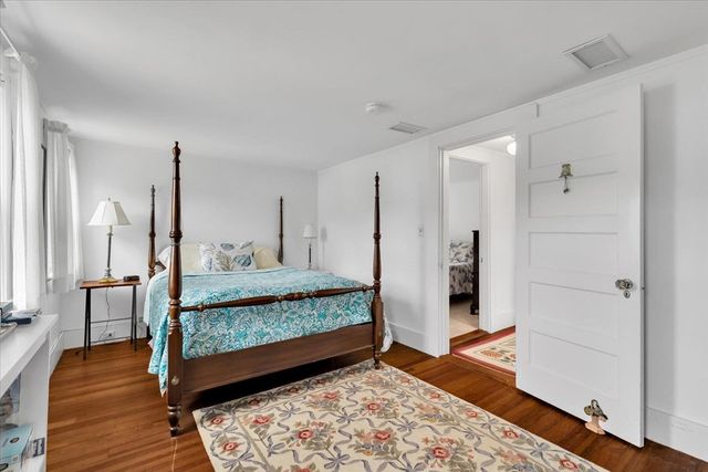 53 Pleasant St, Harwich, MA 02646