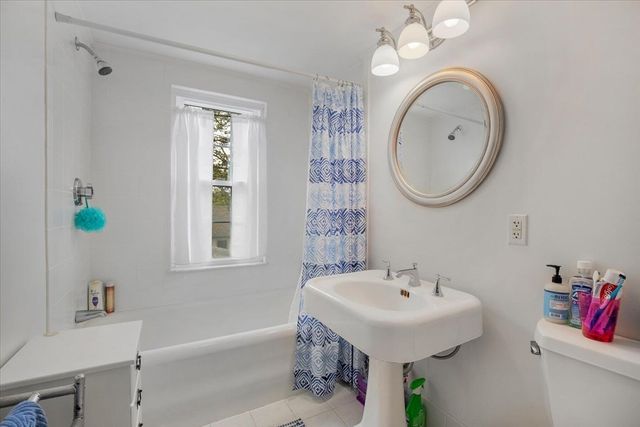 53 Pleasant St, Harwich, MA 02646