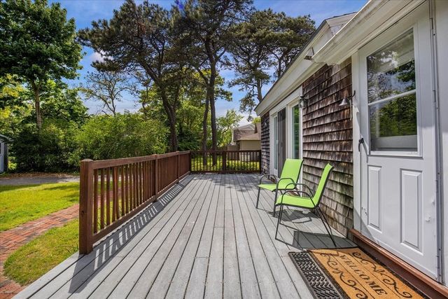 53 Pleasant St, Harwich, MA 02646
