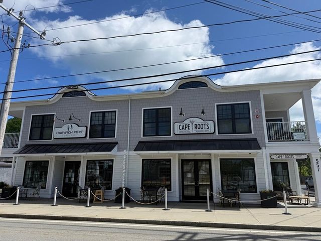 53 Pleasant St, Harwich, MA 02646