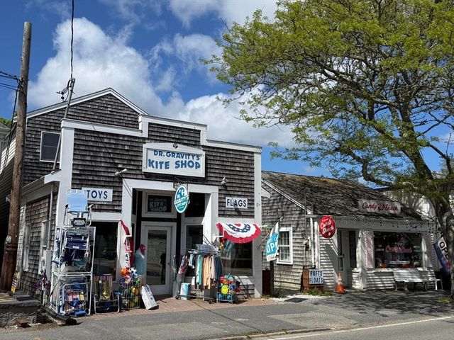 53 Pleasant St, Harwich, MA 02646