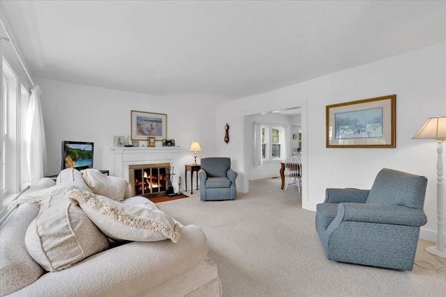 53 Pleasant St, Harwich, MA 02646