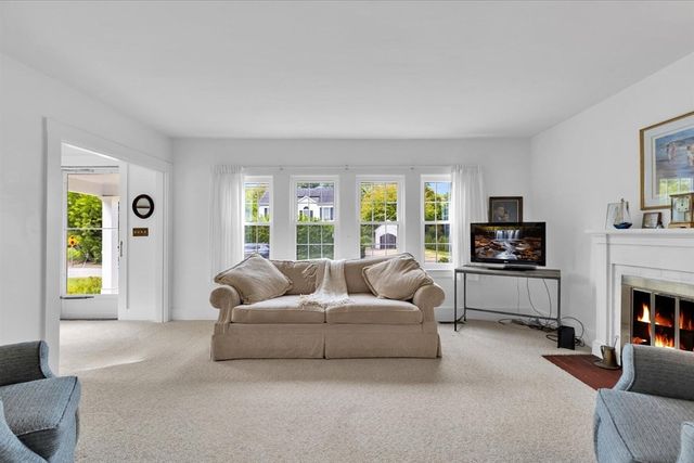 53 Pleasant St, Harwich, MA 02646