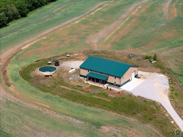 14426 110th St, Oskaloosa, KS 66066