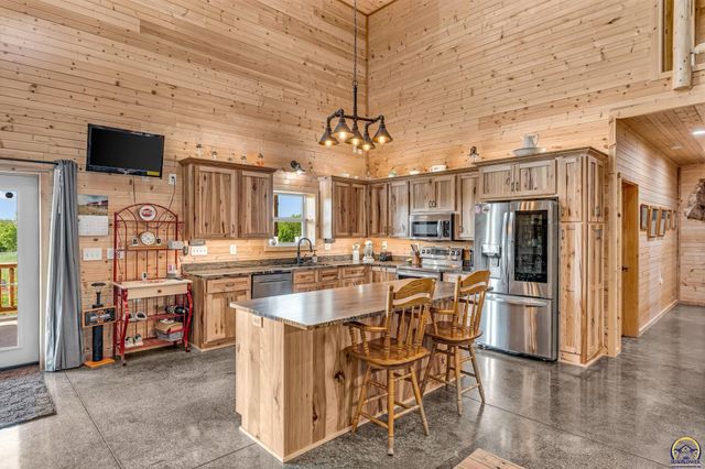 14426 110th St, Oskaloosa, KS 66066