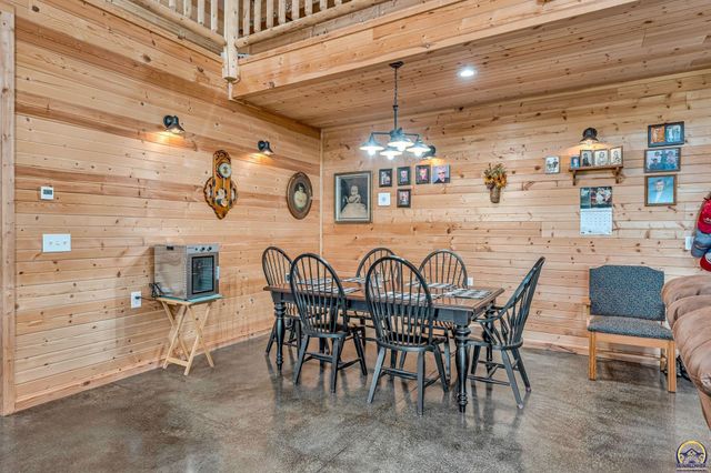 14426 110th St, Oskaloosa, KS 66066