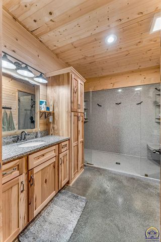 14426 110th St, Oskaloosa, KS 66066