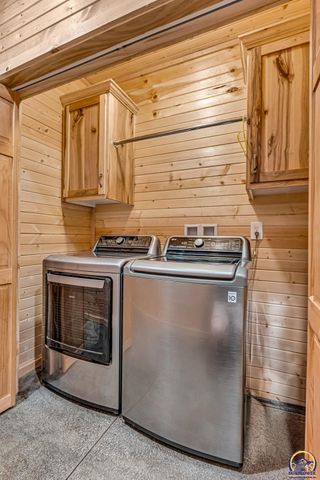 14426 110th St, Oskaloosa, KS 66066