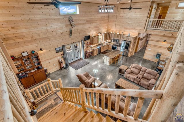 14426 110th St, Oskaloosa, KS 66066