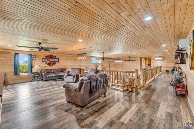 14426 110th St, Oskaloosa, KS 66066