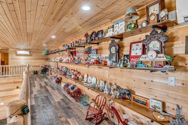 14426 110th St, Oskaloosa, KS 66066