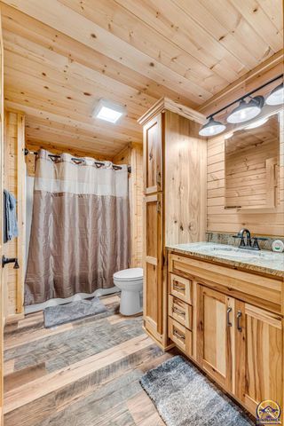 14426 110th St, Oskaloosa, KS 66066