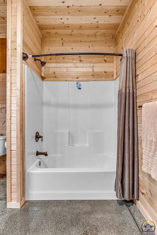 14426 110th St, Oskaloosa, KS 66066