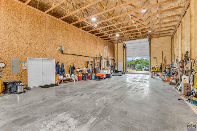 14426 110th St, Oskaloosa, KS 66066