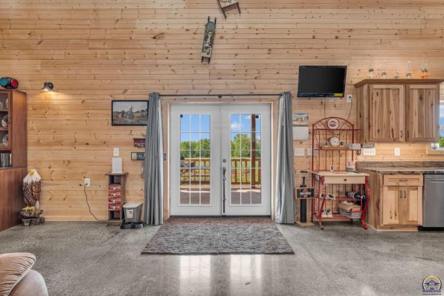 14426 110th St, Oskaloosa, KS 66066