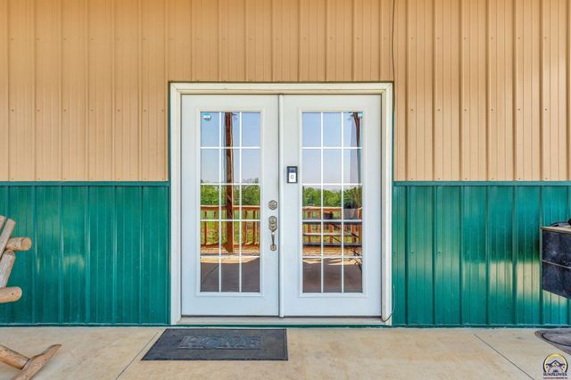 14426 110th St, Oskaloosa, KS 66066