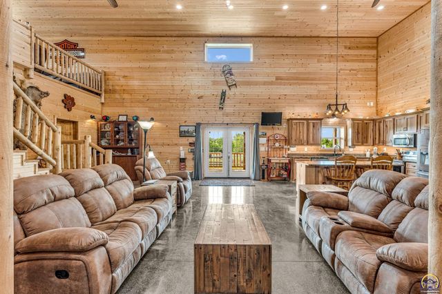 14426 110th St, Oskaloosa, KS 66066