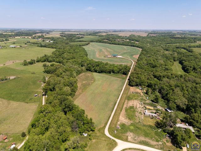 14426 110th St, Oskaloosa, KS 66066