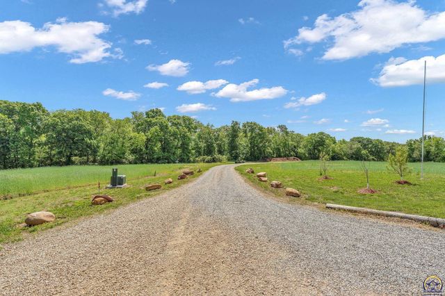 14426 110th St, Oskaloosa, KS 66066