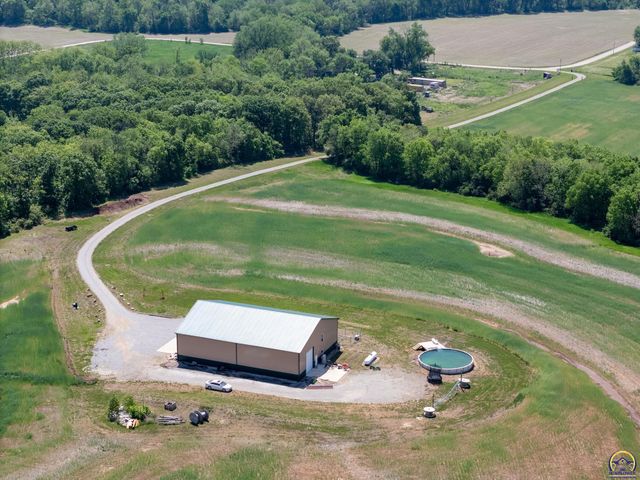 14426 110th St, Oskaloosa, KS 66066