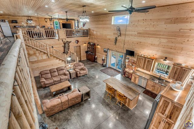 14426 110th St, Oskaloosa, KS 66066