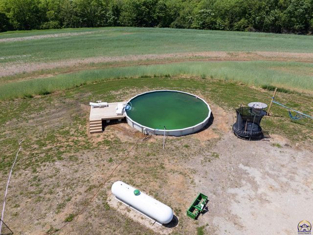 14426 110th St, Oskaloosa, KS 66066