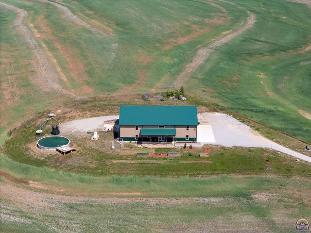 14426 110th St, Oskaloosa, KS 66066