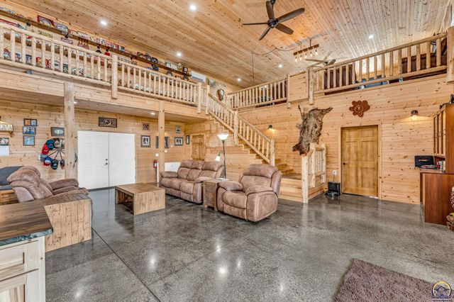 14426 110th St, Oskaloosa, KS 66066