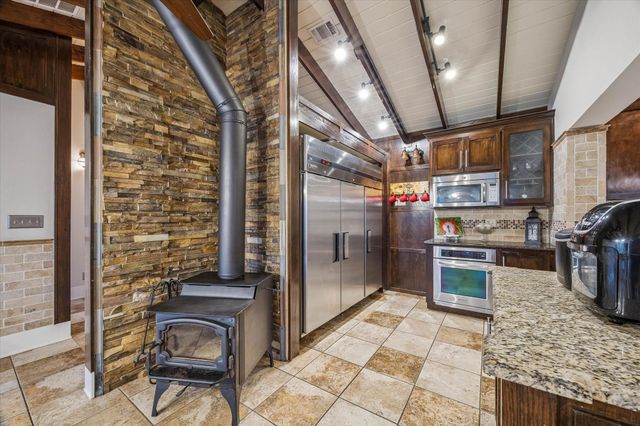 3515 County Road 36, Angleton, TX 77515