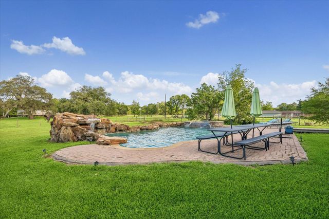 3515 County Road 36, Angleton, TX 77515