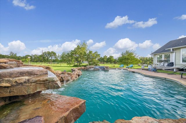 3515 County Road 36, Angleton, TX 77515
