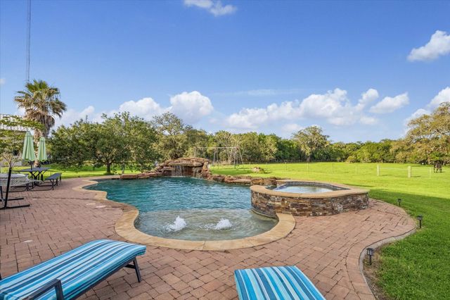 3515 County Road 36, Angleton, TX 77515